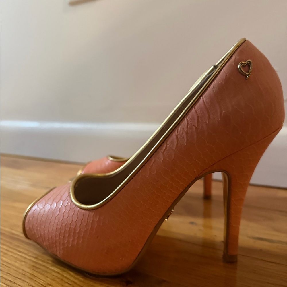 Cute Spring Heels - Picture 2 of 3
